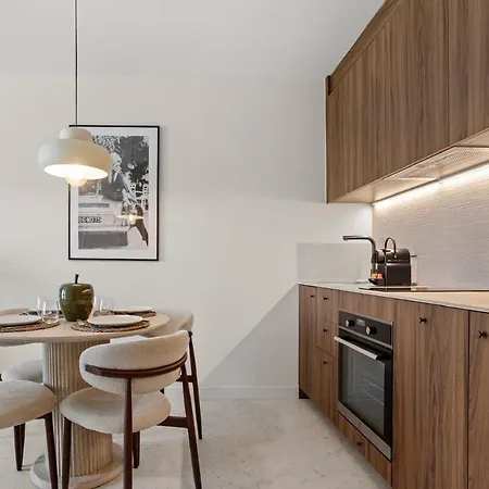 Beautiful - Center Of St Tropez سان تروبيه